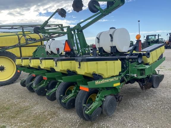Image of John Deere 1760 equipment image 2