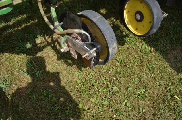 Image of John Deere 1770 equipment image 3