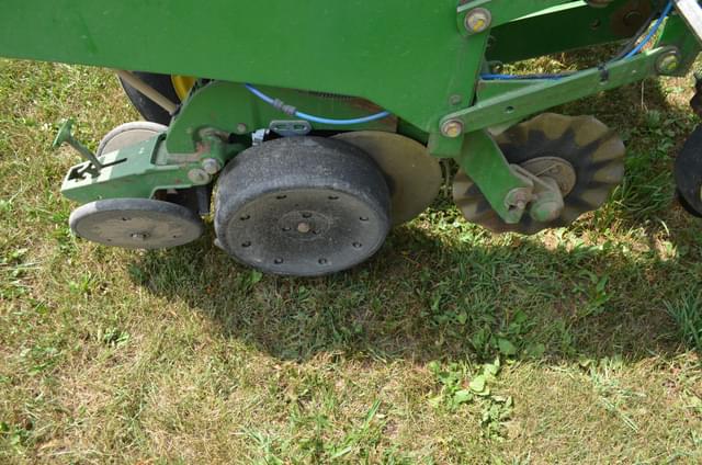 Image of John Deere 1770 equipment image 4
