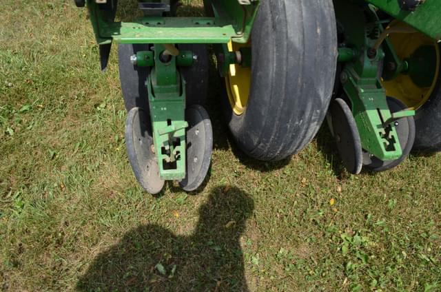 Image of John Deere 1770 equipment image 2
