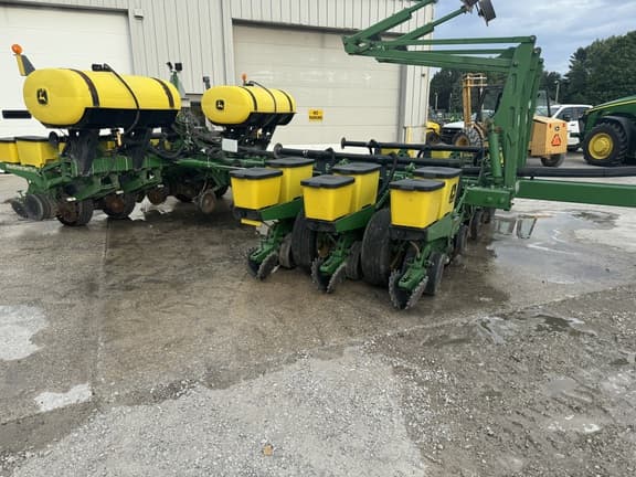 Image of John Deere 1770 equipment image 1