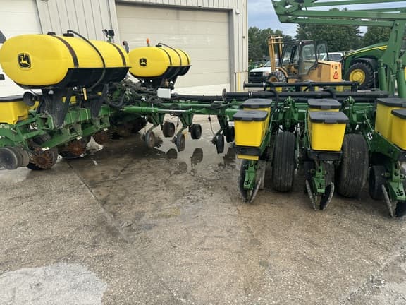 Image of John Deere 1770 equipment image 2