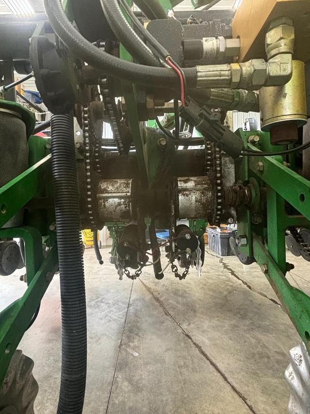 Image of John Deere 1770 equipment image 4