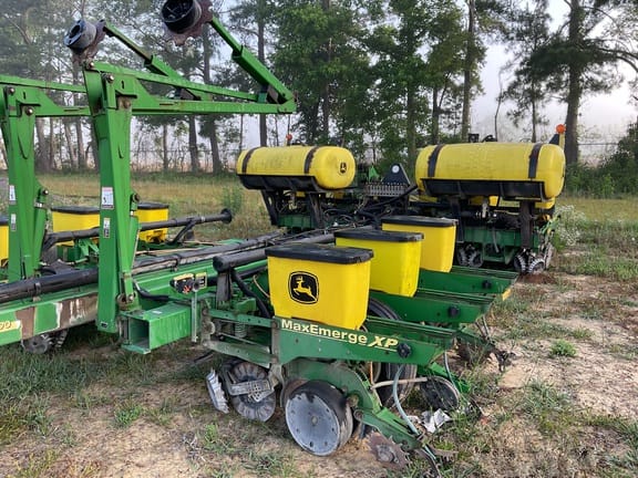 2004 John Deere 1770 Equipment Image0