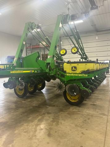 Main image John Deere 1770