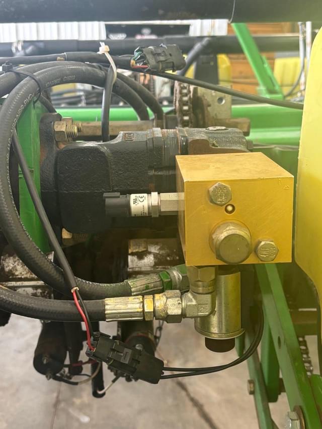 Image of John Deere 1770 equipment image 3