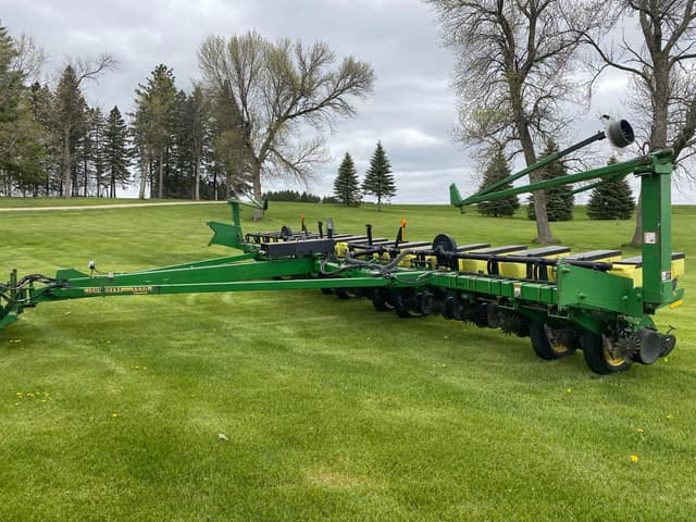 Image of John Deere 1770 equipment image 4