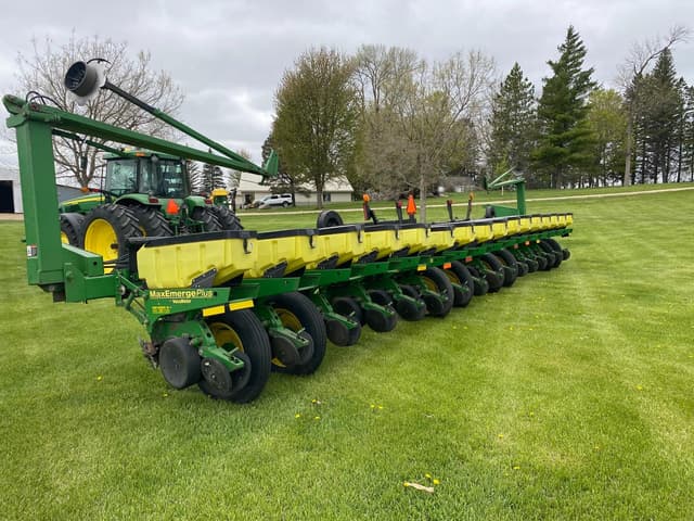 Image of John Deere 1770 equipment image 3