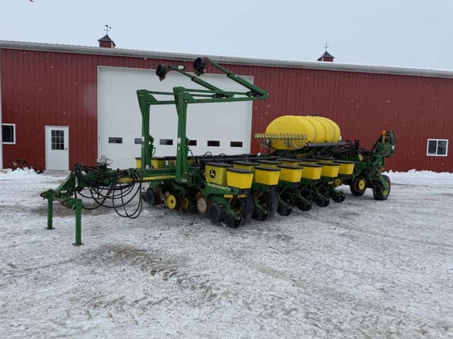 Image of John Deere 1770 equipment image 2