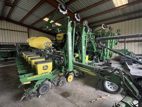 Main image John Deere 1770