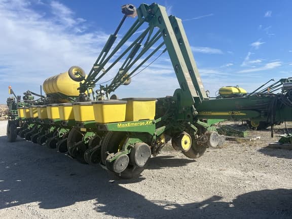 Image of John Deere 1770 equipment image 2