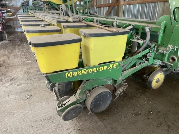 Image of John Deere 1770 equipment image 2