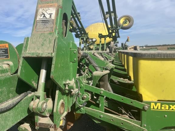 Image of John Deere 1770 equipment image 2