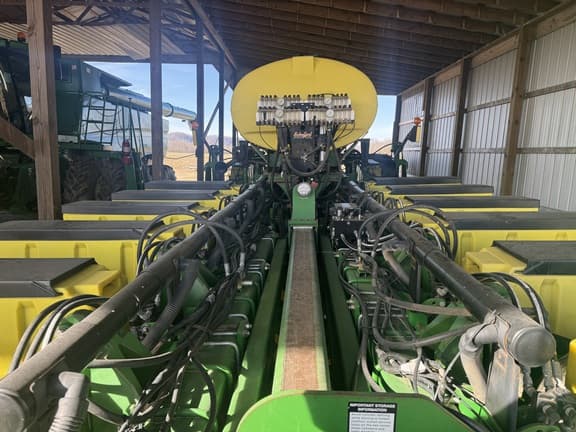 Image of John Deere 1770 equipment image 4