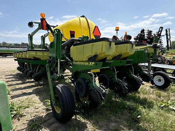 Image of John Deere 1770 equipment image 4