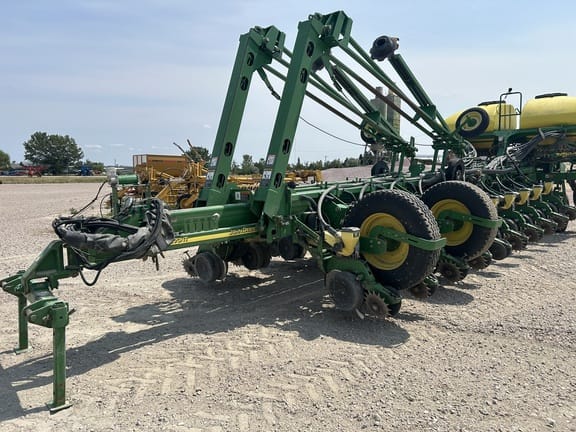 2004 John Deere 1770 Equipment Image0