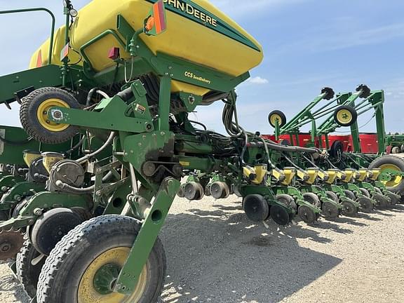 Image of John Deere 1770 equipment image 2