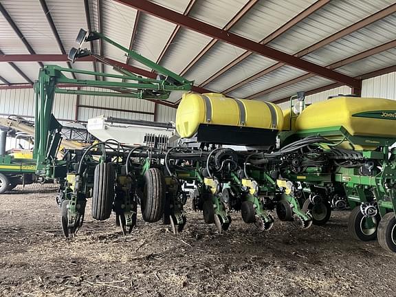 Image of John Deere 1770 equipment image 2