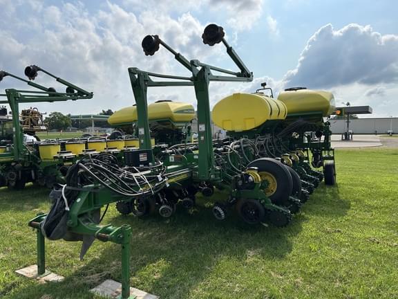 Image of John Deere 1770 Primary image
