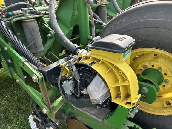 Image of John Deere 1770 equipment image 2
