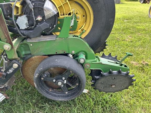 Image of John Deere 1770 equipment image 4