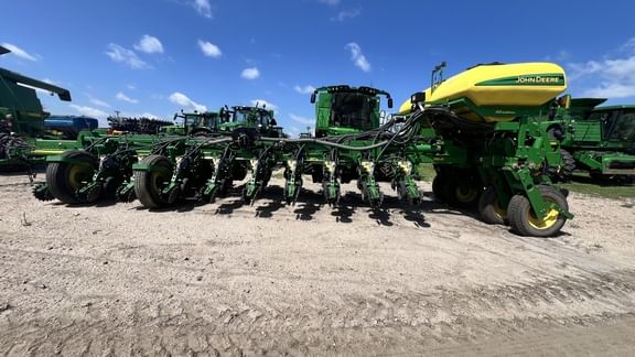 Main image John Deere 1770