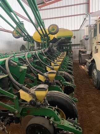 Image of John Deere 1770 Image 1