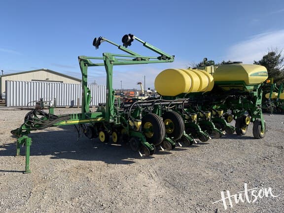 Image of John Deere 1770 equipment image 1