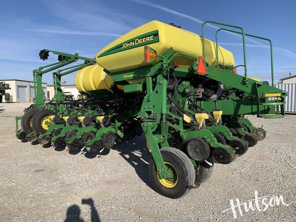 Image of John Deere 1770 equipment image 2