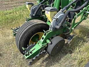 Main image John Deere 1770 33