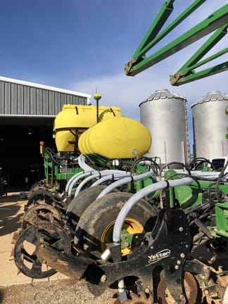 Main image John Deere 1770