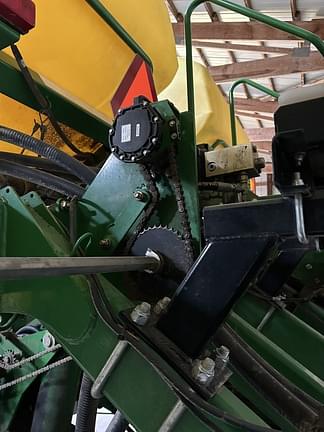 Image of John Deere 1790 equipment image 2