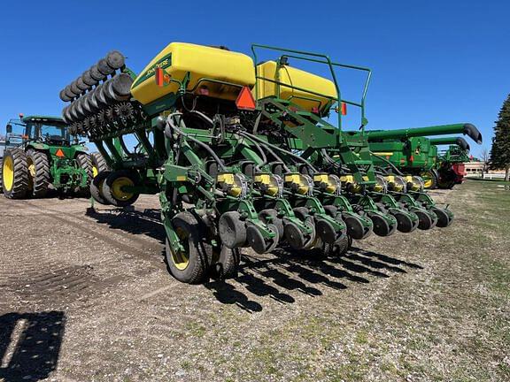 Image of John Deere 1790 equipment image 2