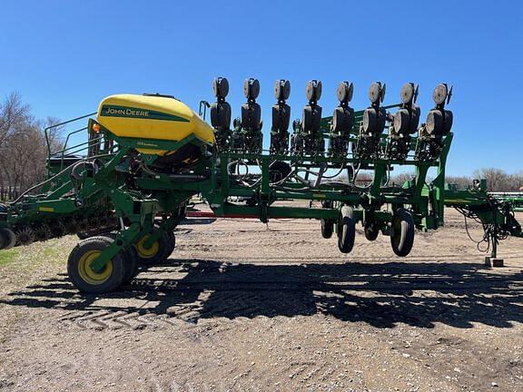 Image of John Deere 1790 equipment image 4