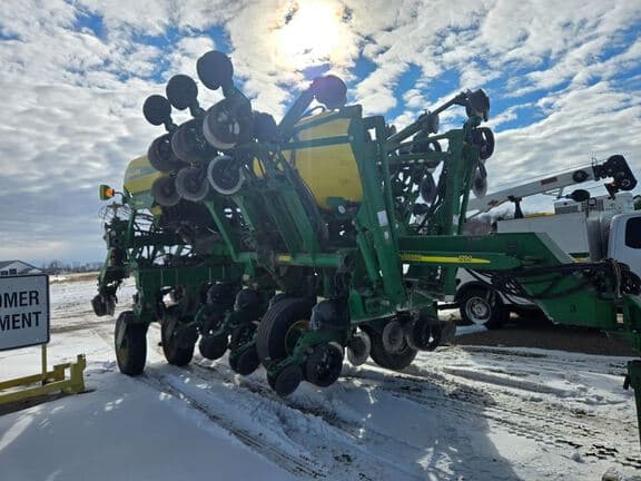 Image of John Deere 1790 equipment image 1