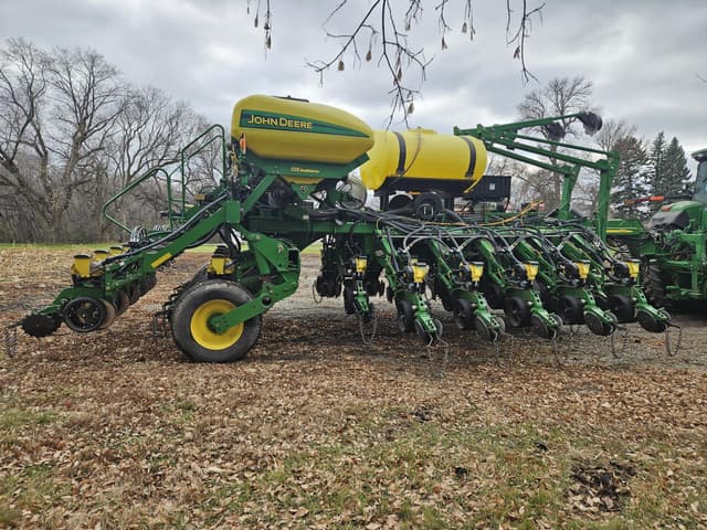 Image of John Deere 1790 equipment image 3