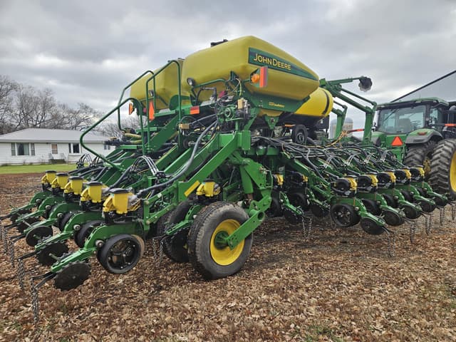 Image of John Deere 1790 equipment image 4