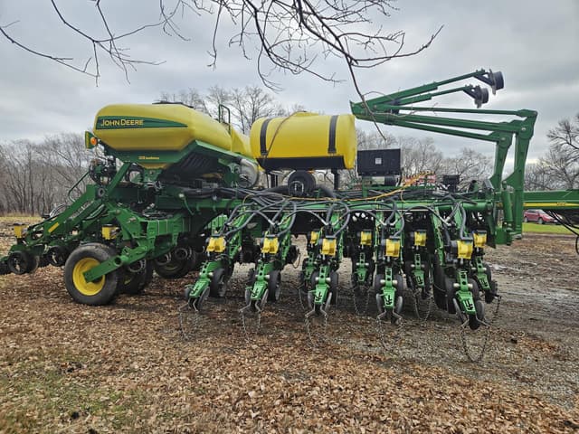 Image of John Deere 1790 equipment image 2