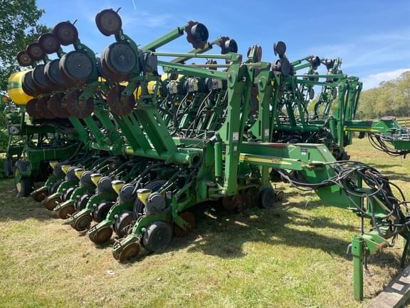 Image of John Deere 1790 equipment image 1