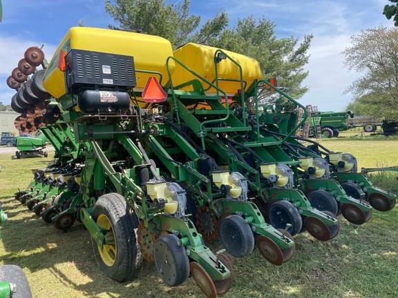 Image of John Deere 1790 equipment image 2