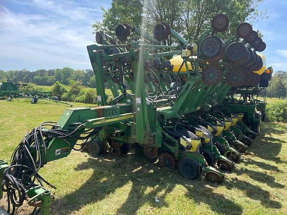 Image of John Deere 1790 equipment image 3