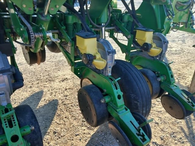 Image of John Deere 1790 equipment image 4