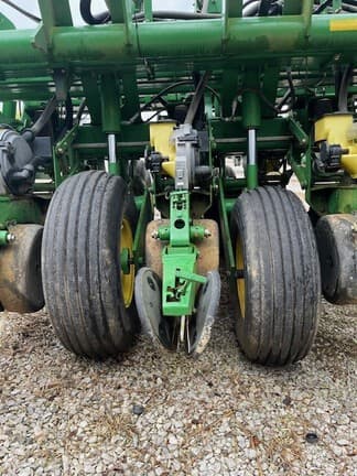 Image of John Deere 1790 equipment image 3