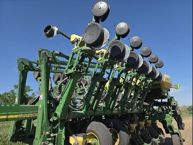 Image of John Deere 1790 equipment image 2