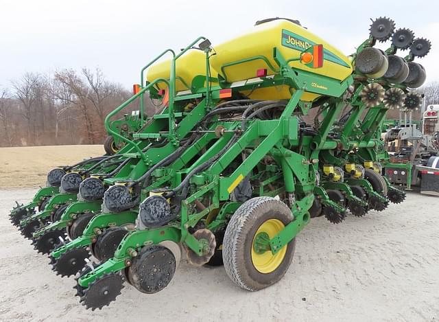 Image of John Deere 1790 equipment image 3