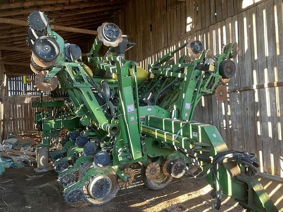 Image of John Deere 1790 equipment image 1