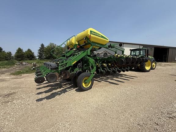Image of John Deere 1790 equipment image 2