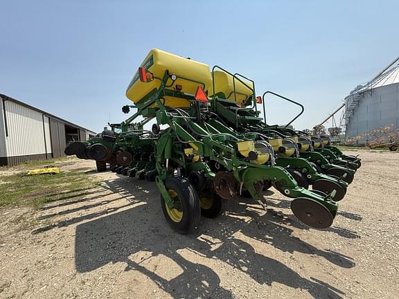Image of John Deere 1790 equipment image 4