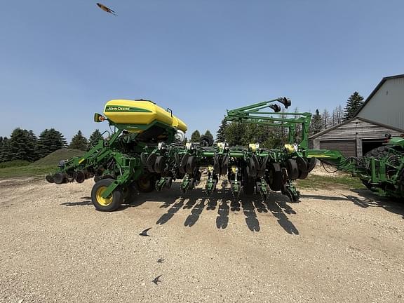 Image of John Deere 1790 equipment image 1