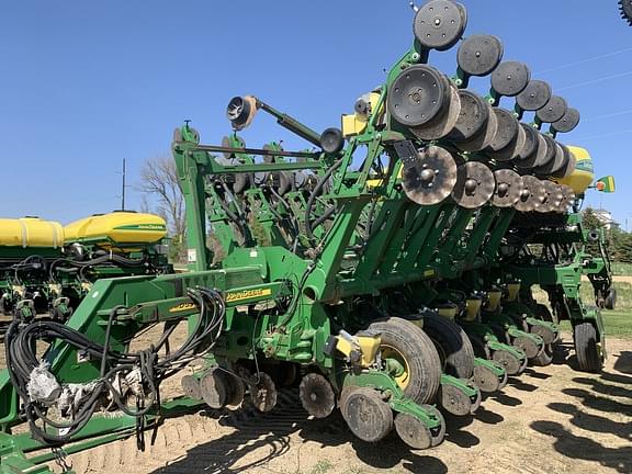 Image of John Deere 1790 equipment image 1
